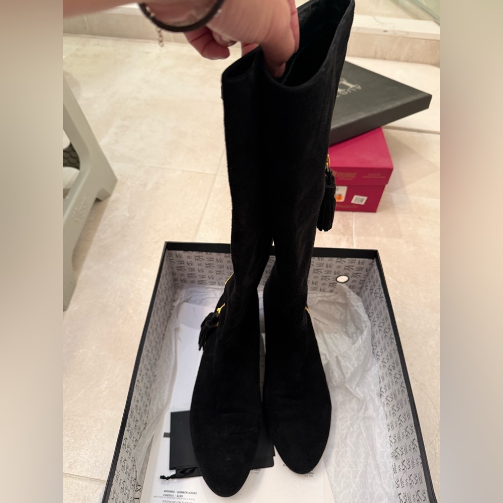In very good condition boot with flat